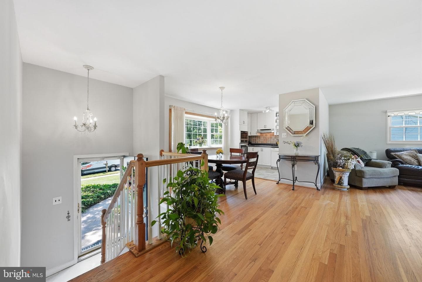 6106 Marilyn Drive photo 2