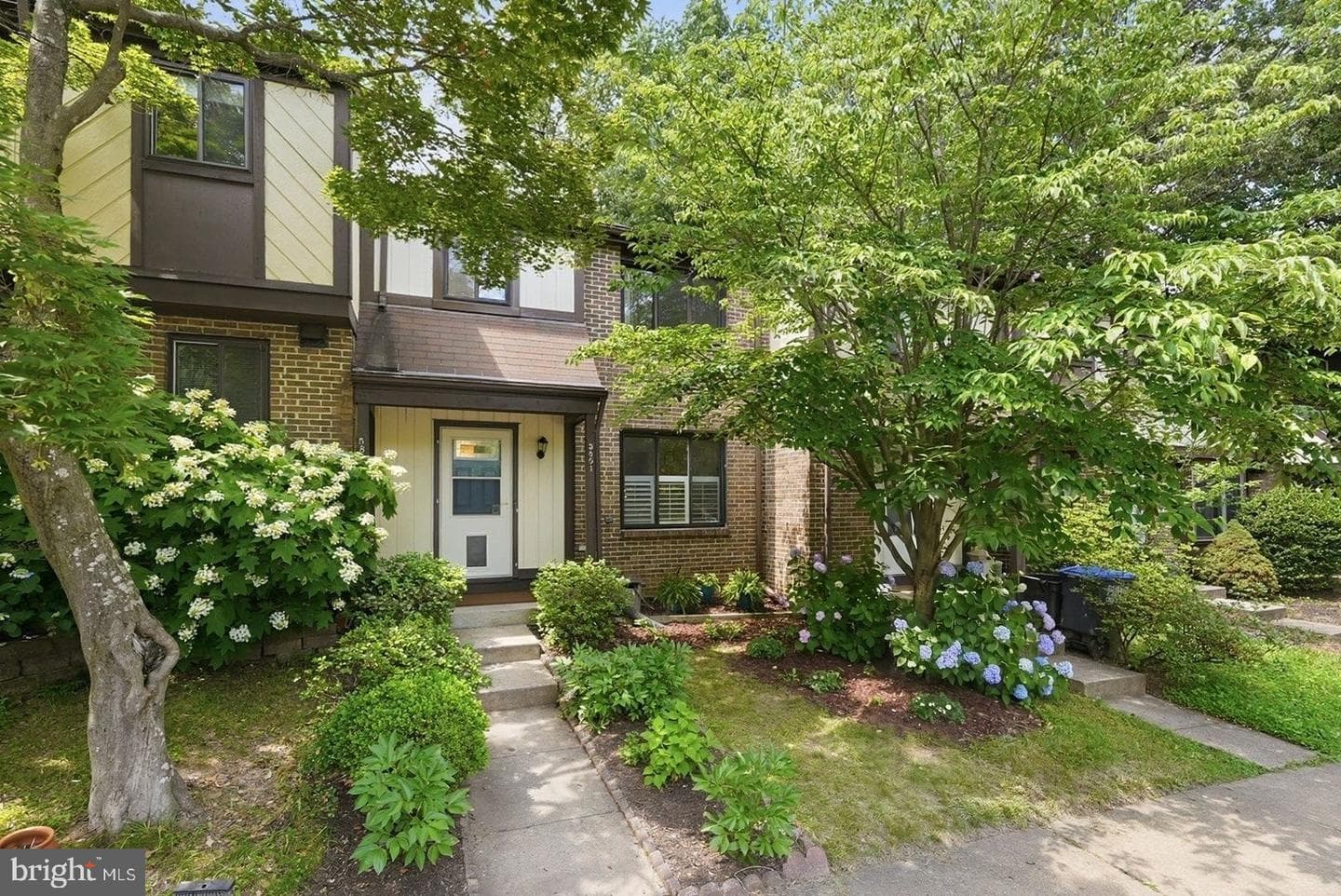 5851 Jacksons Oak Court photo 2