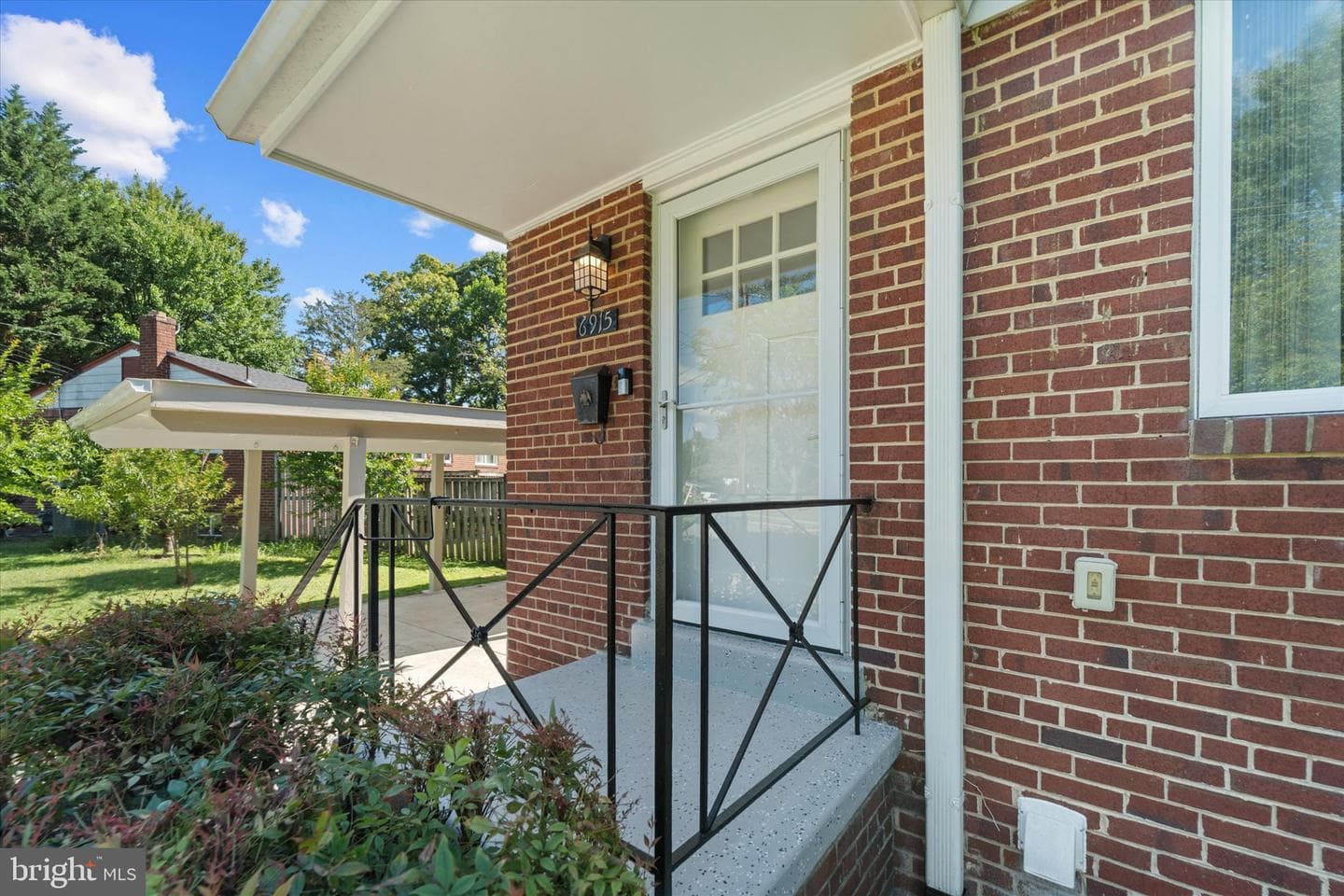 6915 Kingwood Drive photo 4