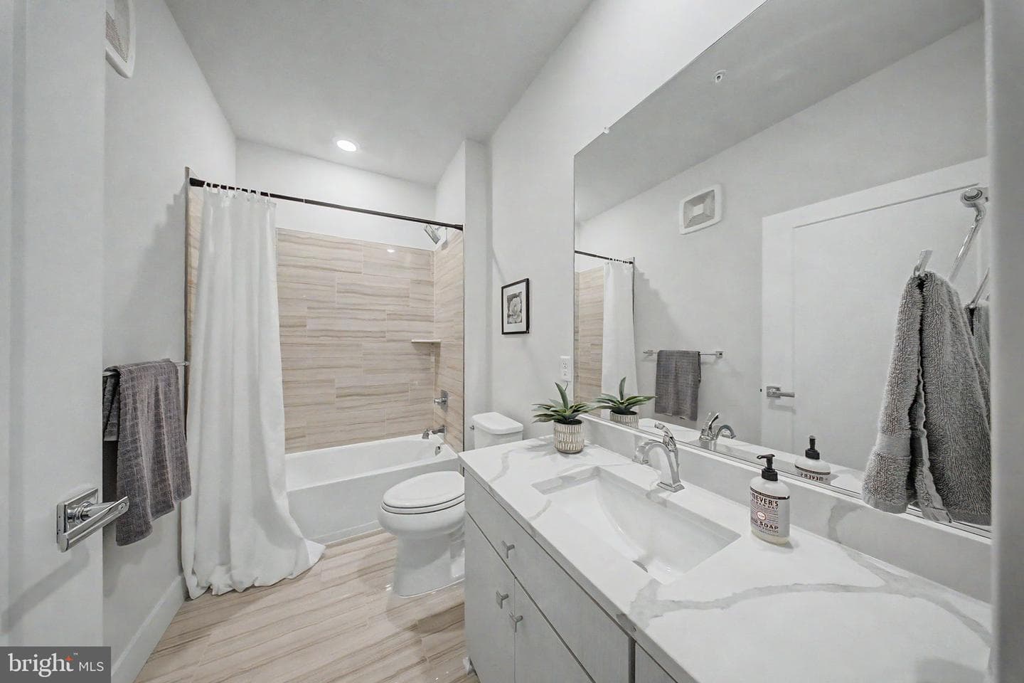 1761 Old Meadow Road #220 photo 16