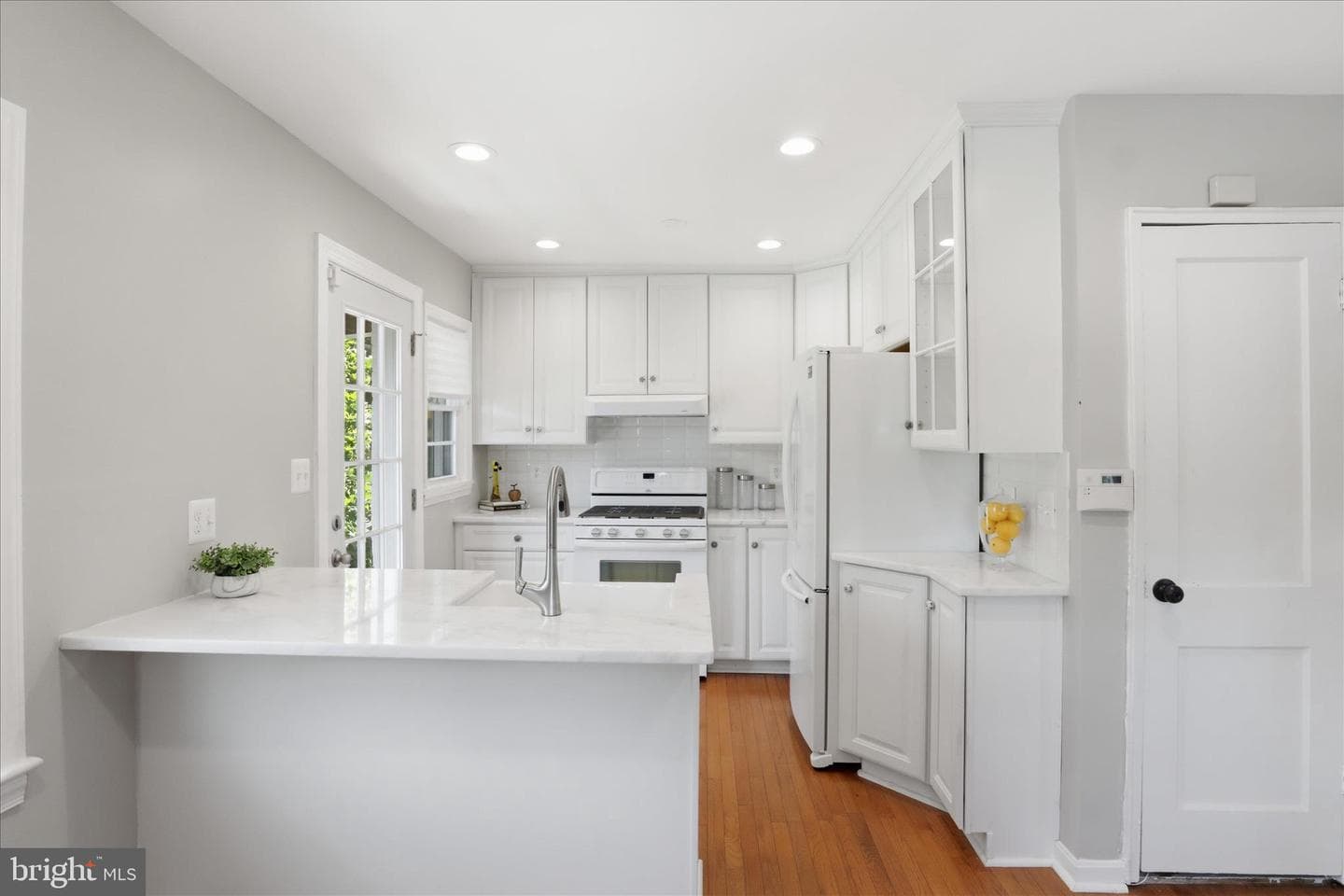 2504 Stone Hedge Drive photo 3