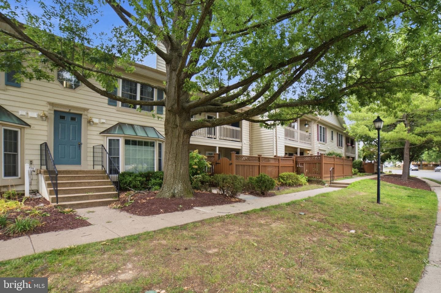 6090 Essex House Square #b photo 3