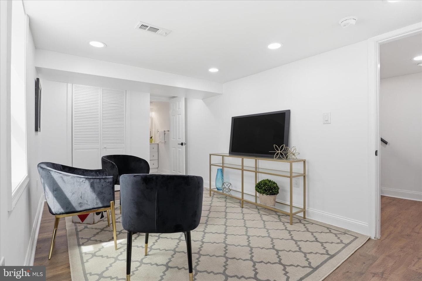 2215 Farrington Ave photo 11