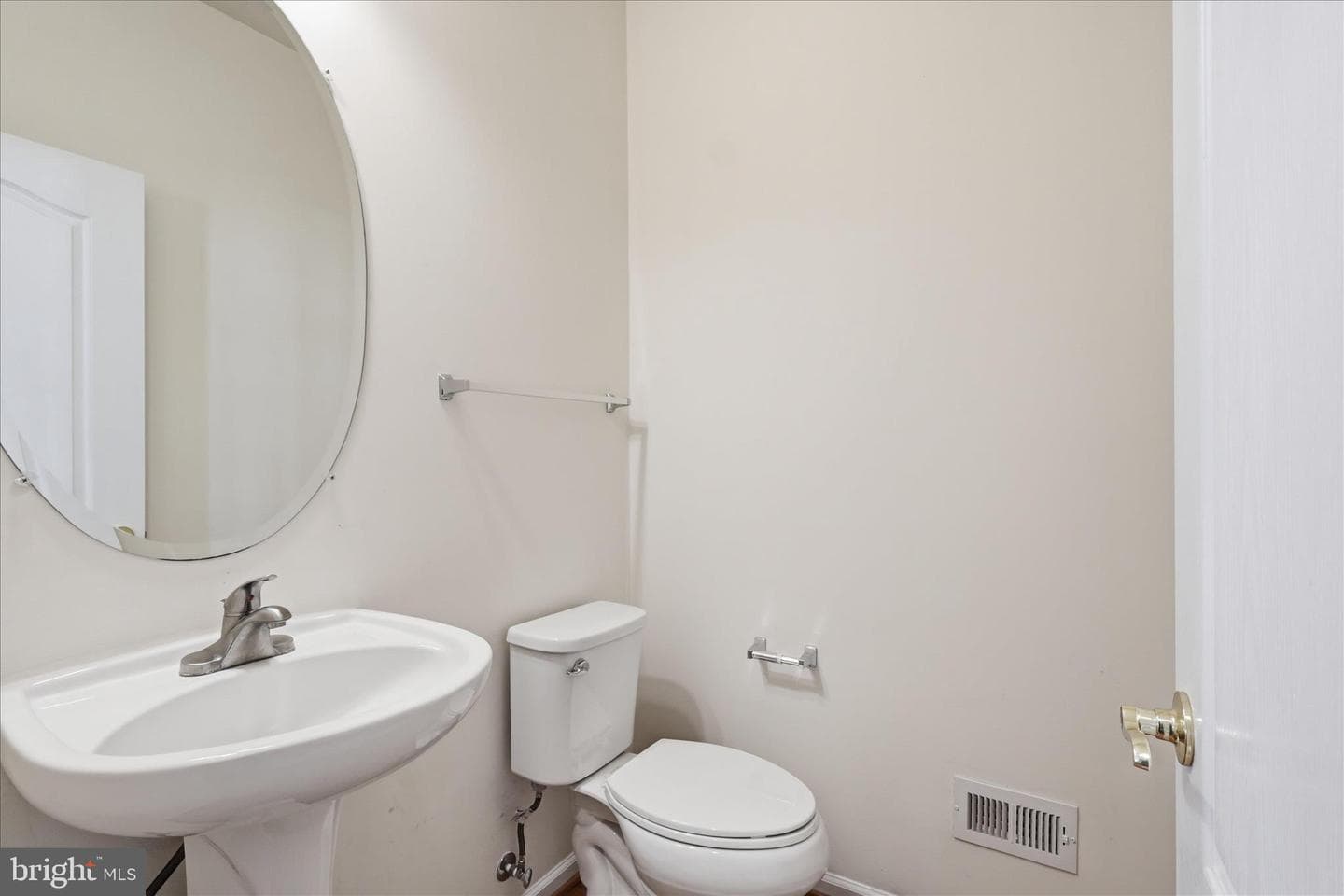 4677 Carisbrooke Lane photo 16