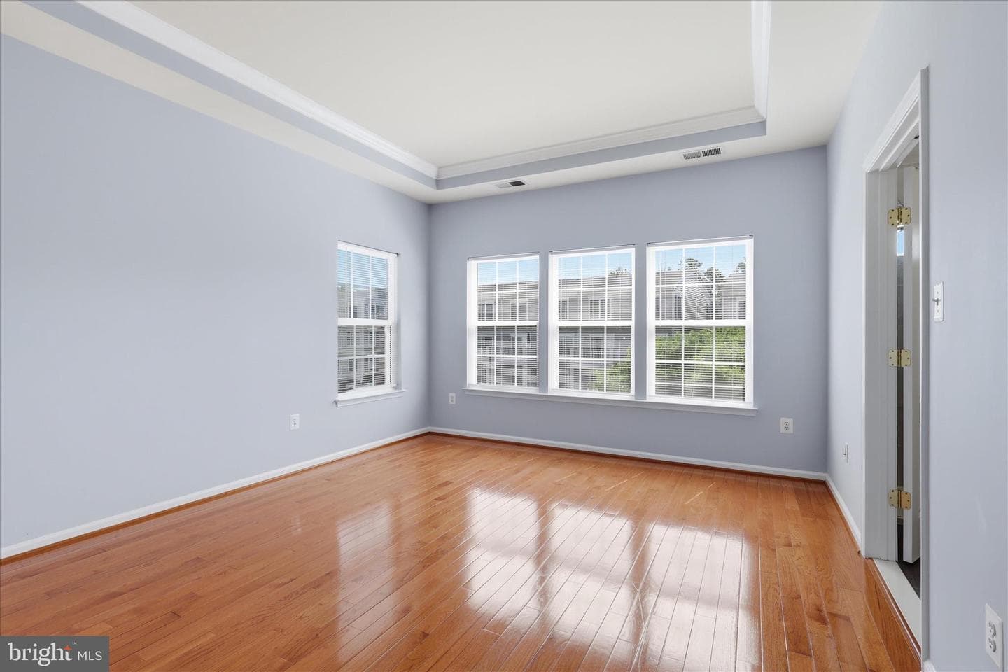 4677 Carisbrooke Lane photo 17