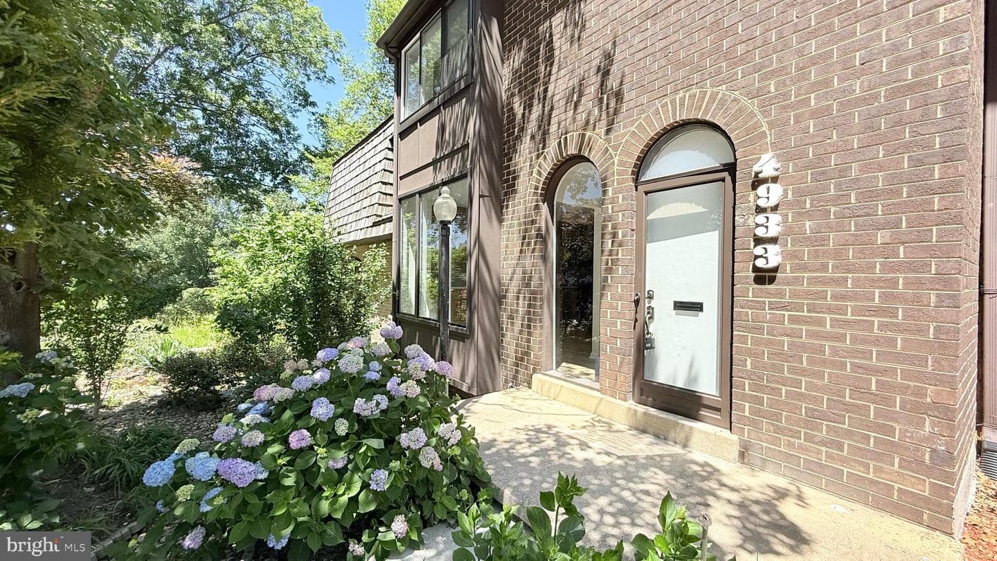 4933 Oriskany Drive photo 2