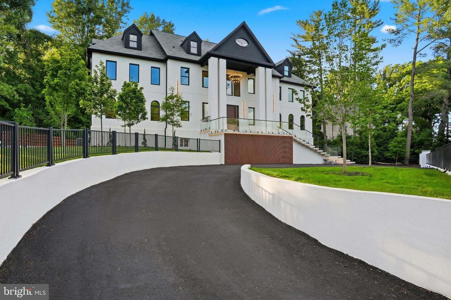 1124 Savile Lane photo 3