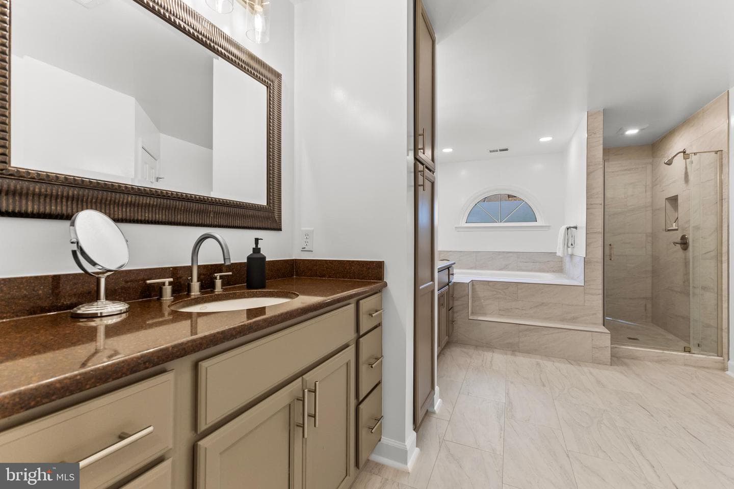 6308 Chaucer View Circle photo 23