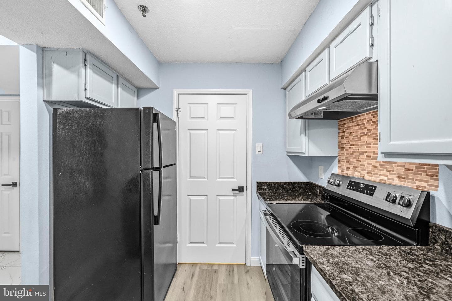 1524 Lincoln Way #107 photo 4