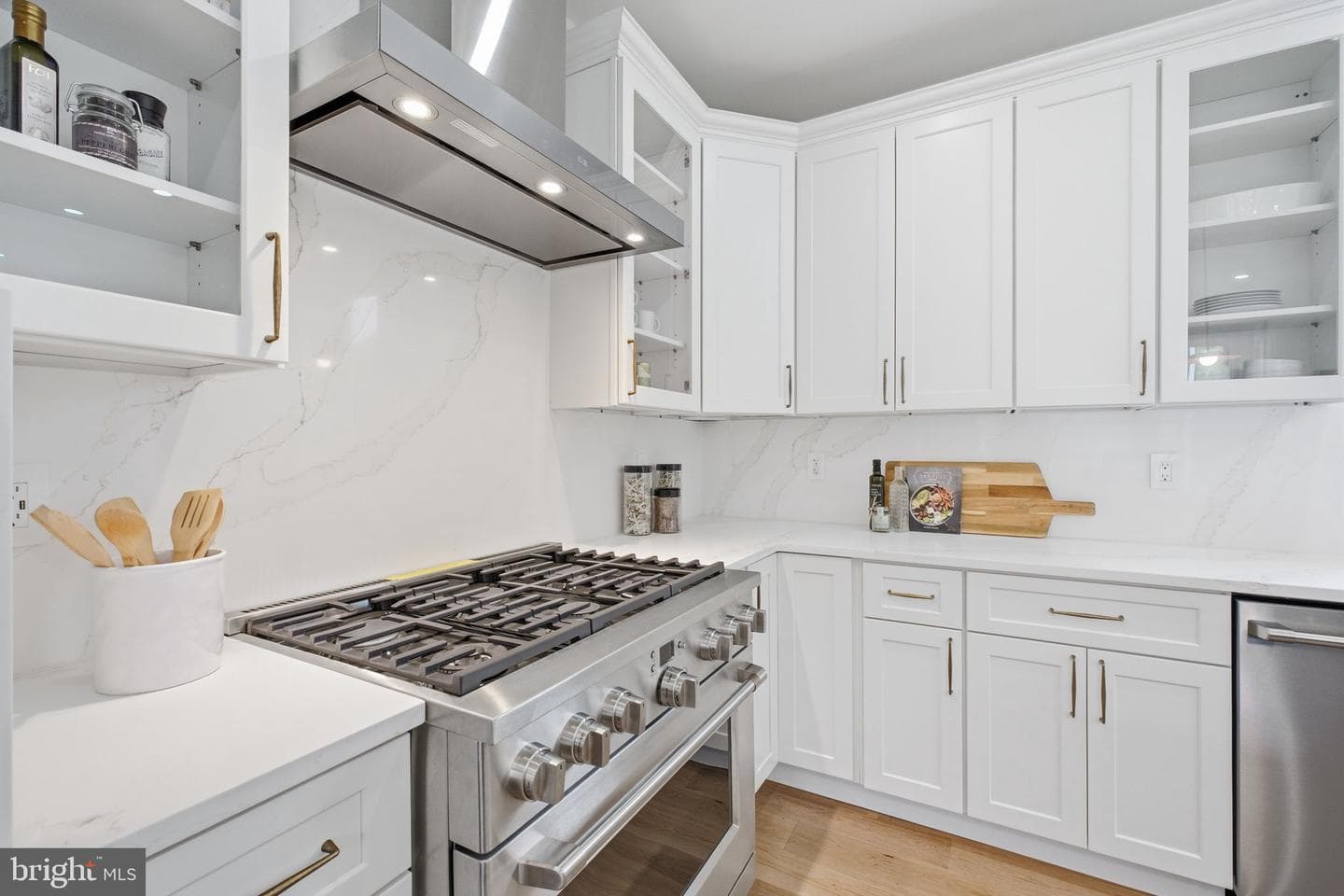 3220 Clayborne Avenue photo 8