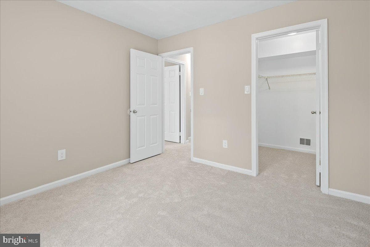 7588 Woodstown Drive photo 40
