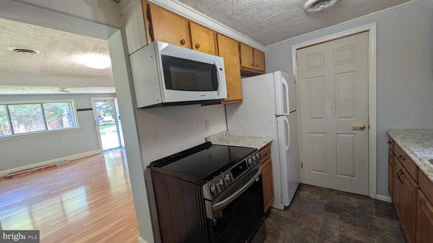 6497 Windham Avenue photo 20