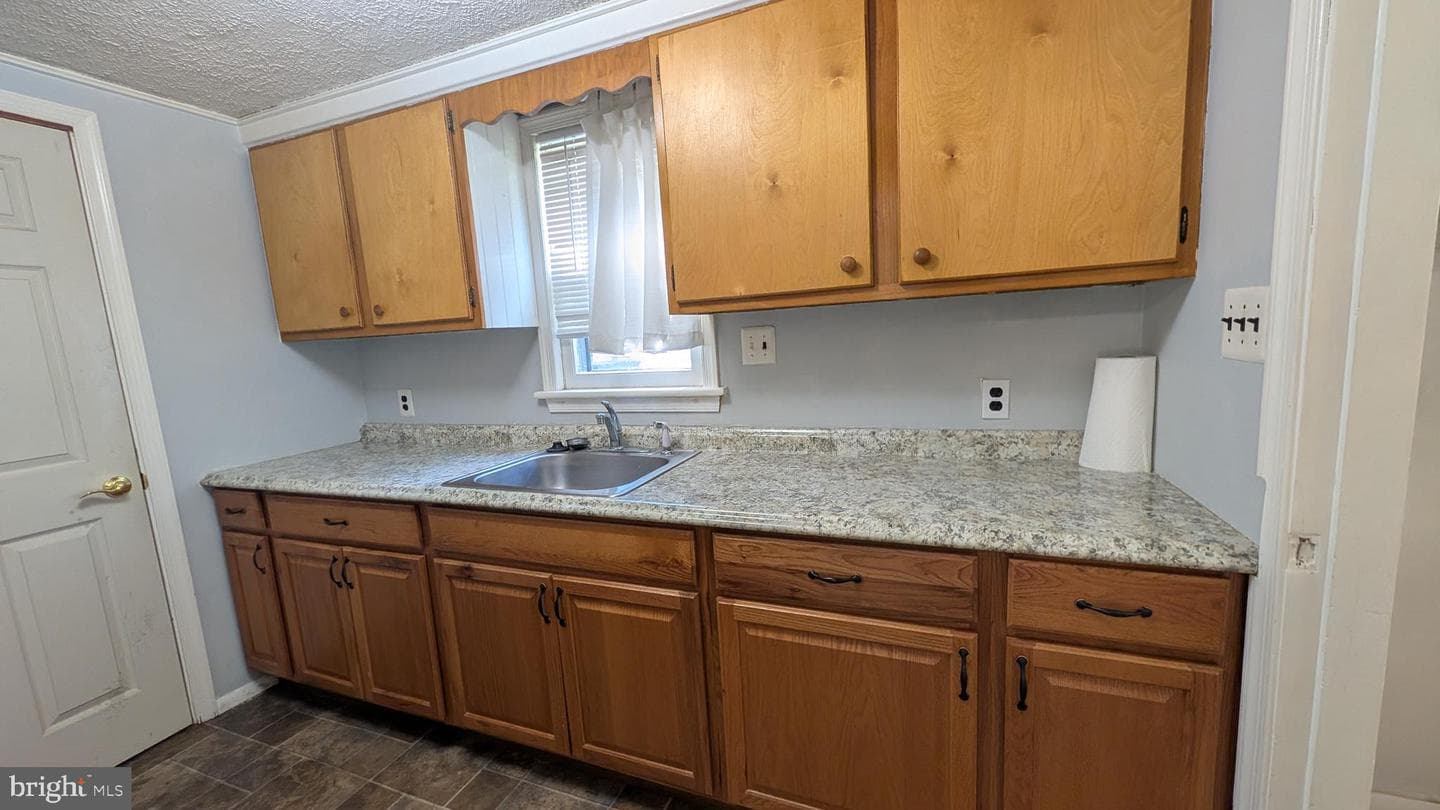 6497 Windham Avenue photo 8