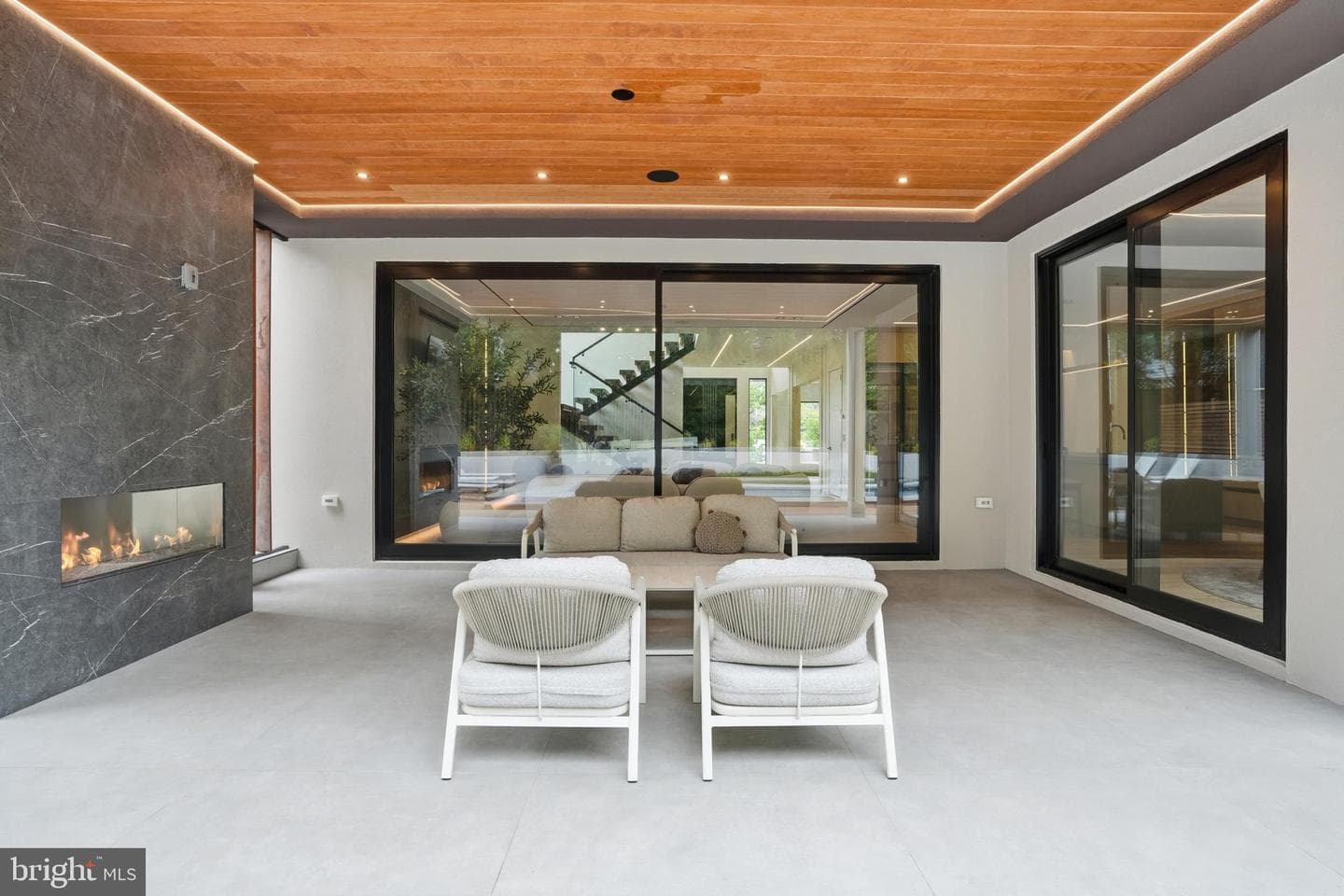 1803 Dumbarton Street photo 46