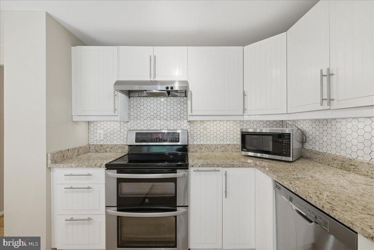 6452 Brickleigh Court photo 16