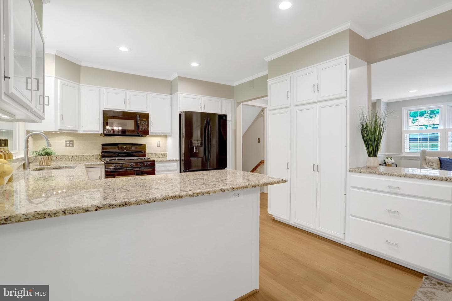 8916 Moreland Lane photo 12