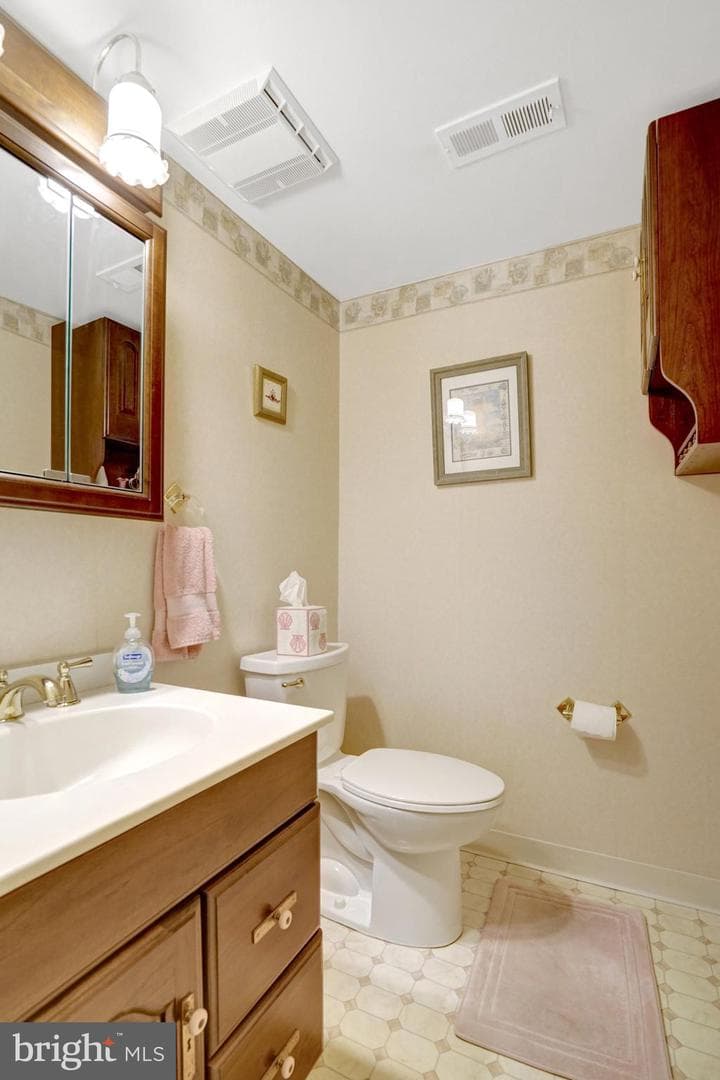 8422 Georgian Way photo 33