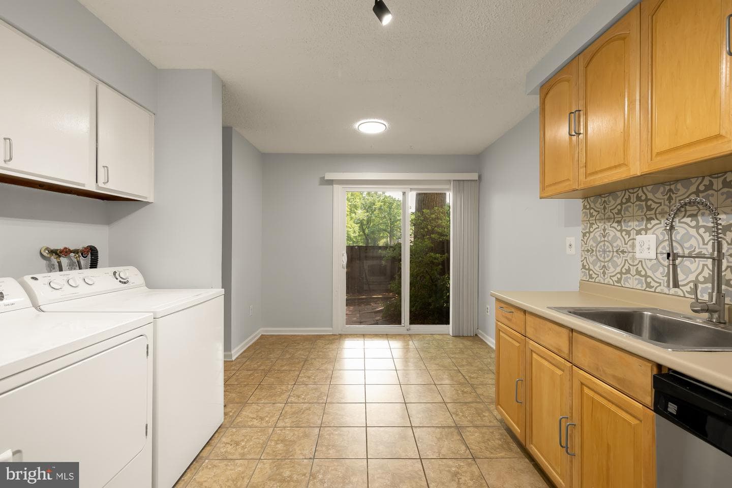 2240 Southgate Square photo 4