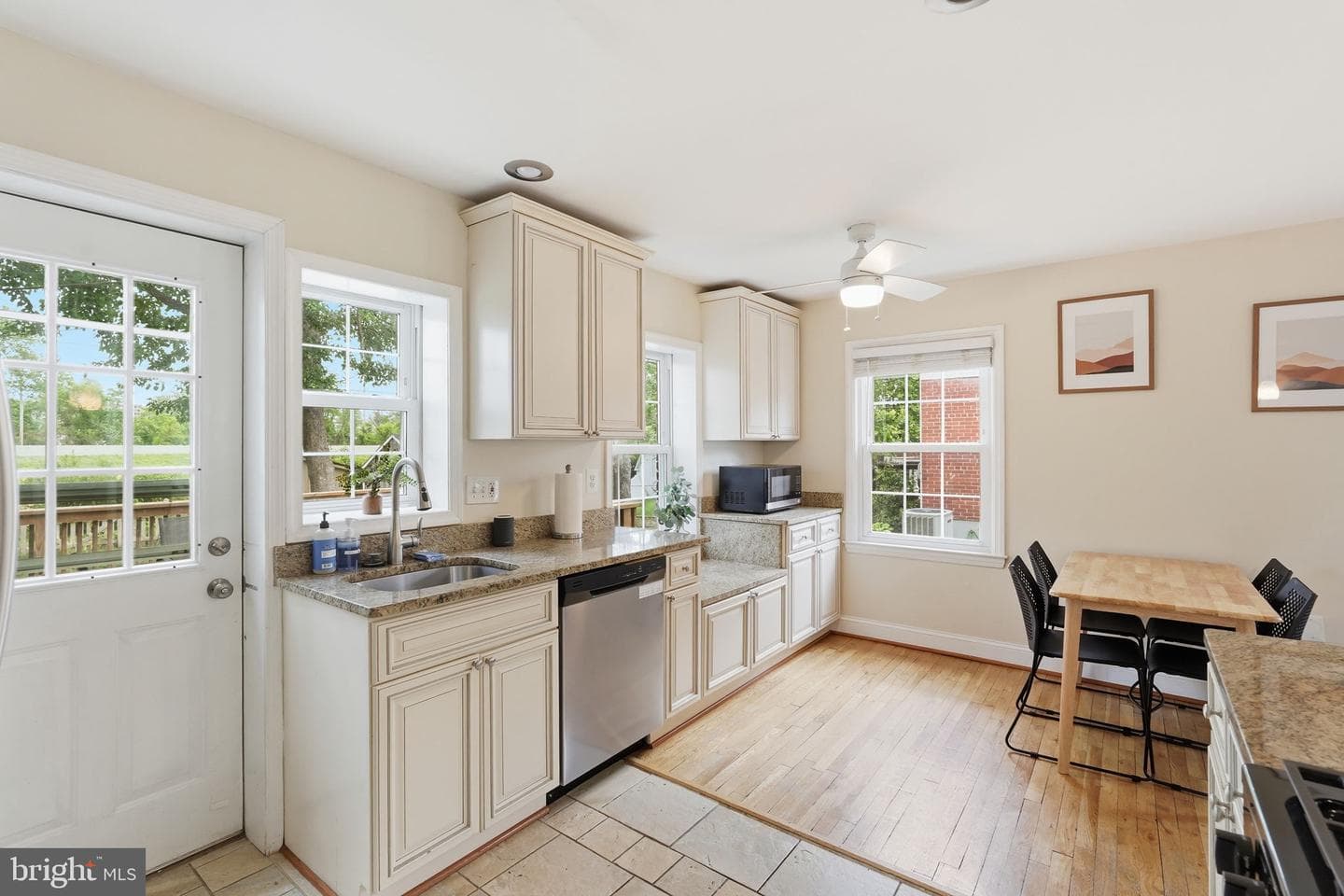 2250 Arlington Terrace photo 6