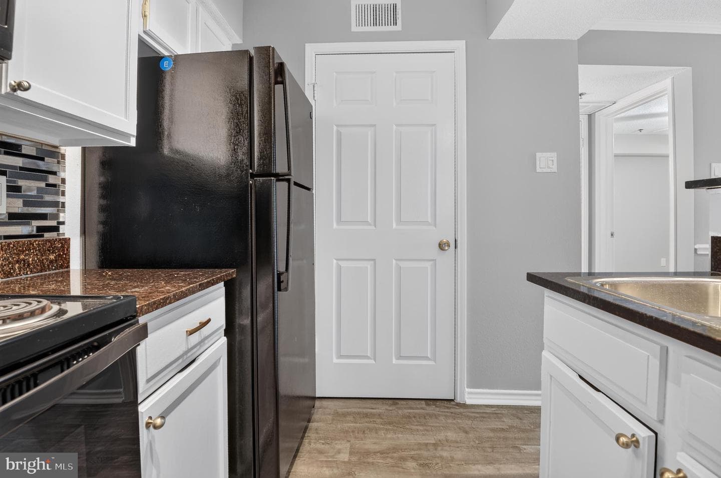 1504 Lincoln Way # 308 photo 12