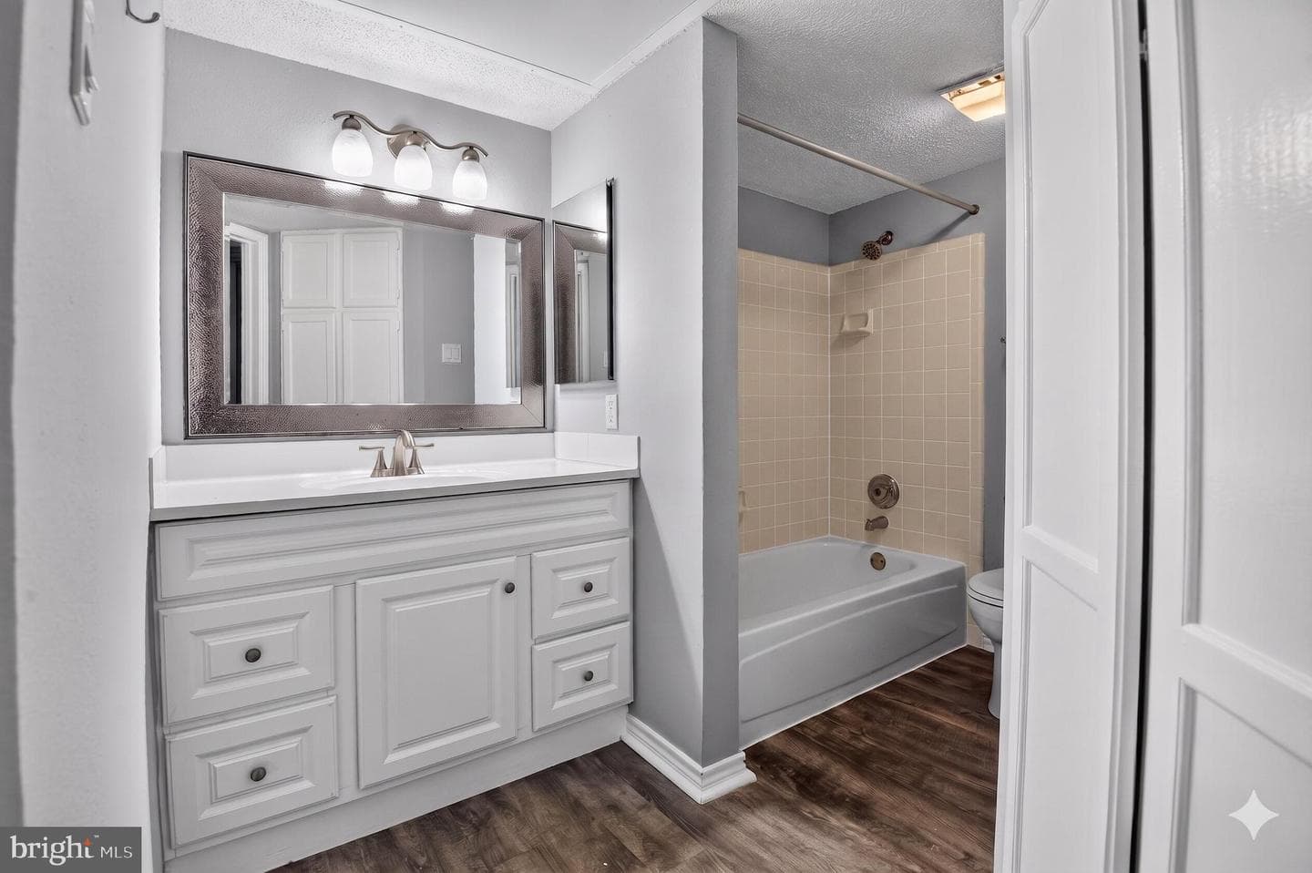 1504 Lincoln Way # 308 photo 16