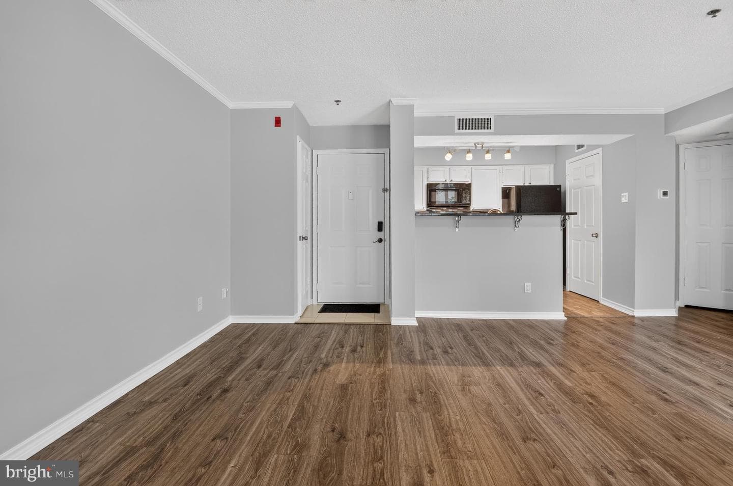1504 Lincoln Way # 308 photo 3