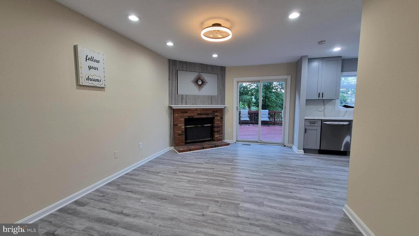7106 Snug Harbor Ct photo 14