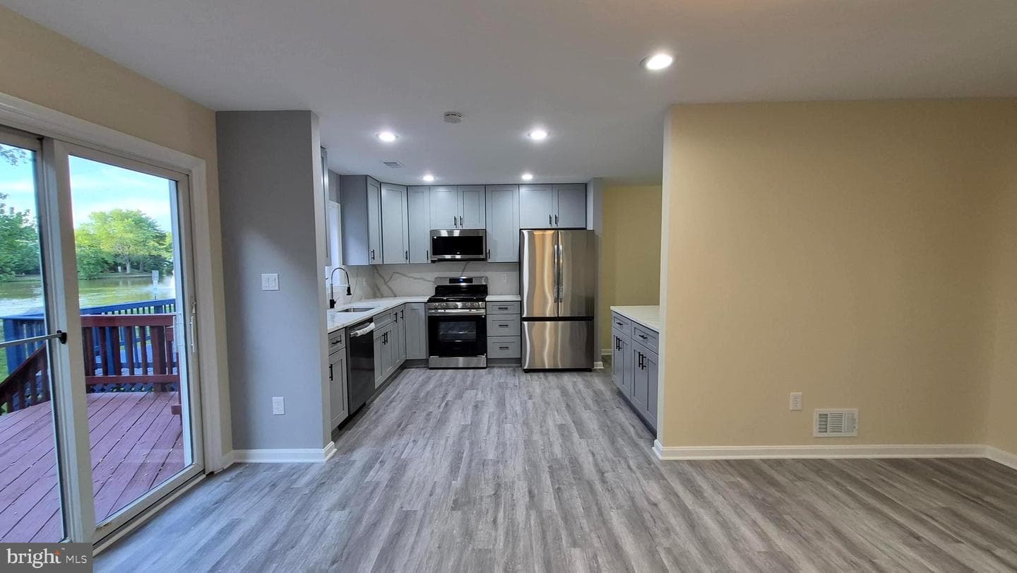 7106 Snug Harbor Ct photo 8