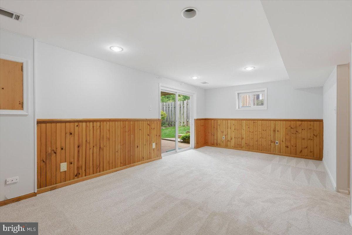 5526 Hollins Lane photo 11