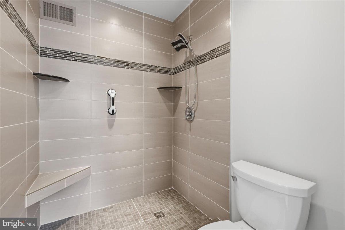 5526 Hollins Lane photo 18