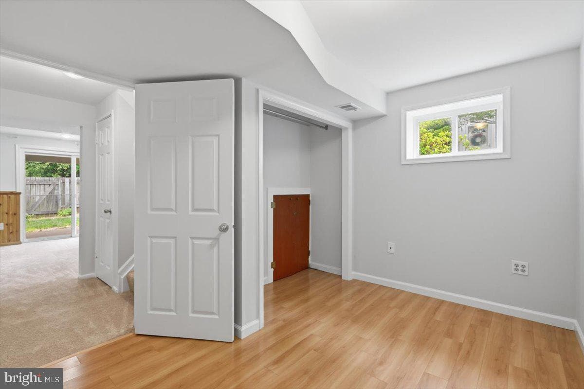 5526 Hollins Lane photo 21