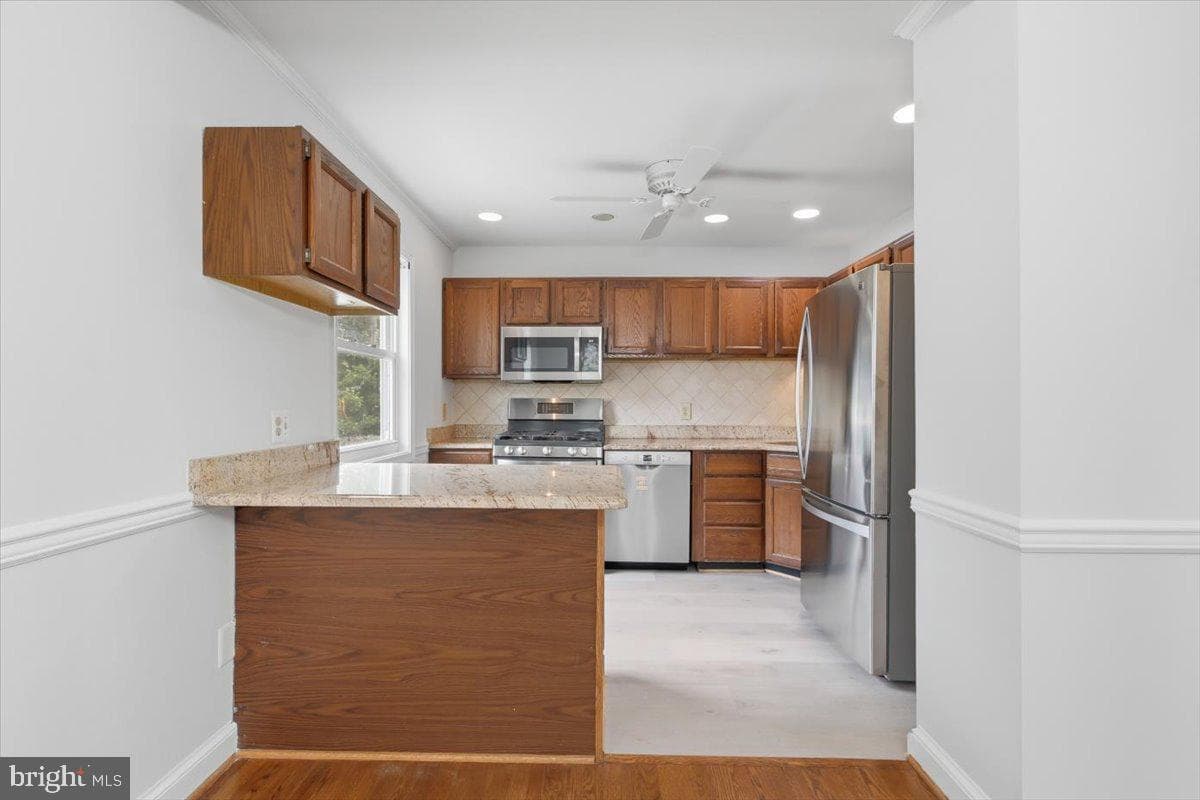 5526 Hollins Lane photo 32