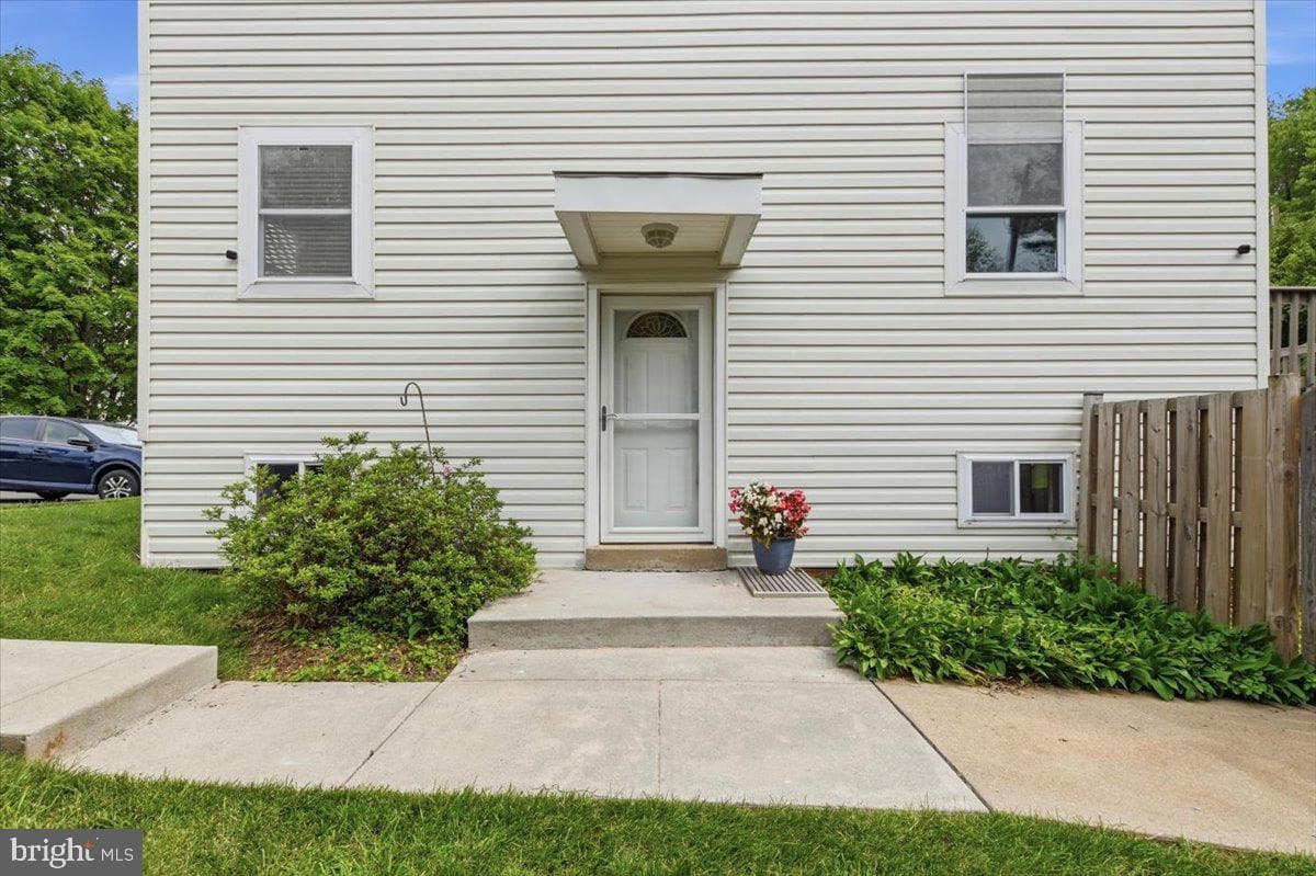 5526 Hollins Lane photo 37