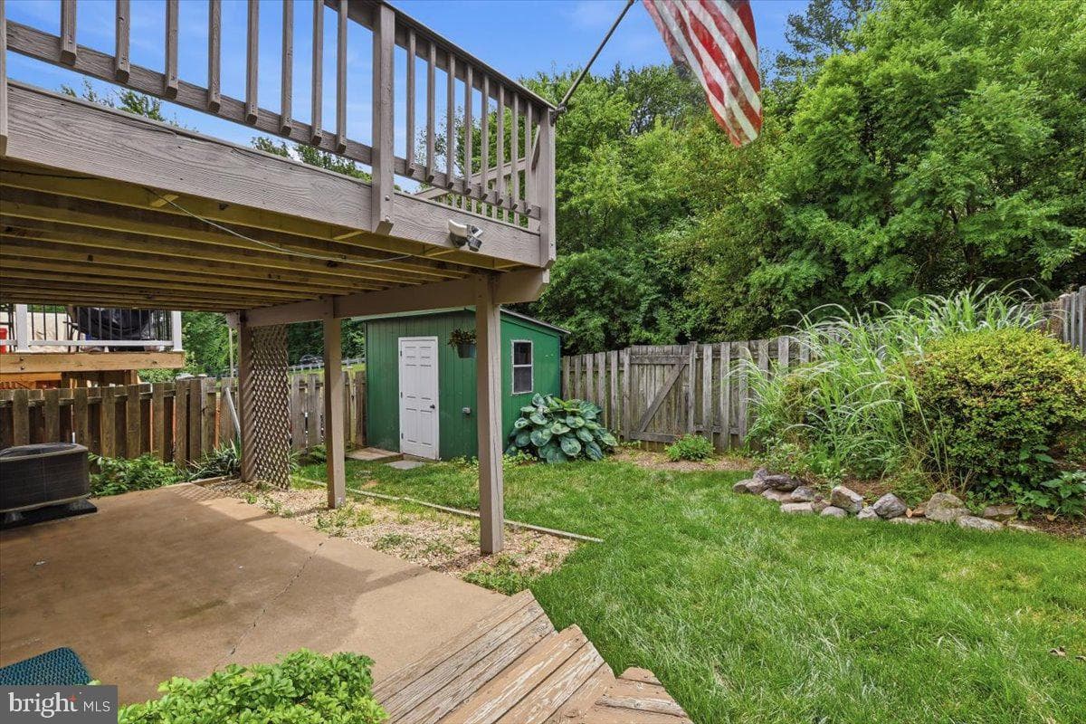 5526 Hollins Lane photo 7