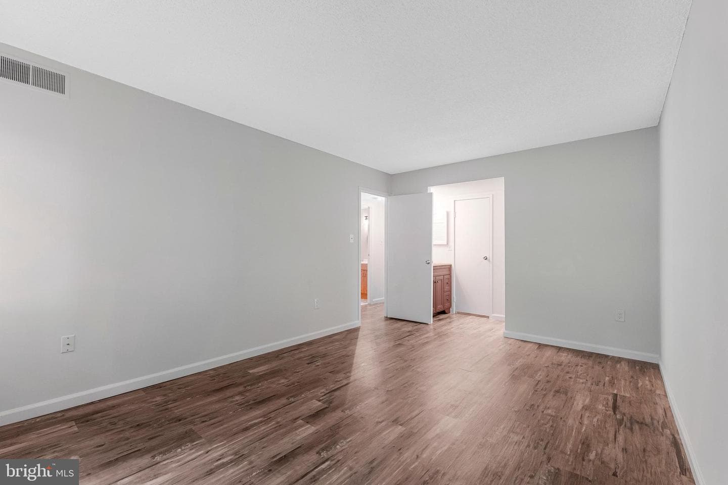 2210 Springwood Dr # 107 photo 16