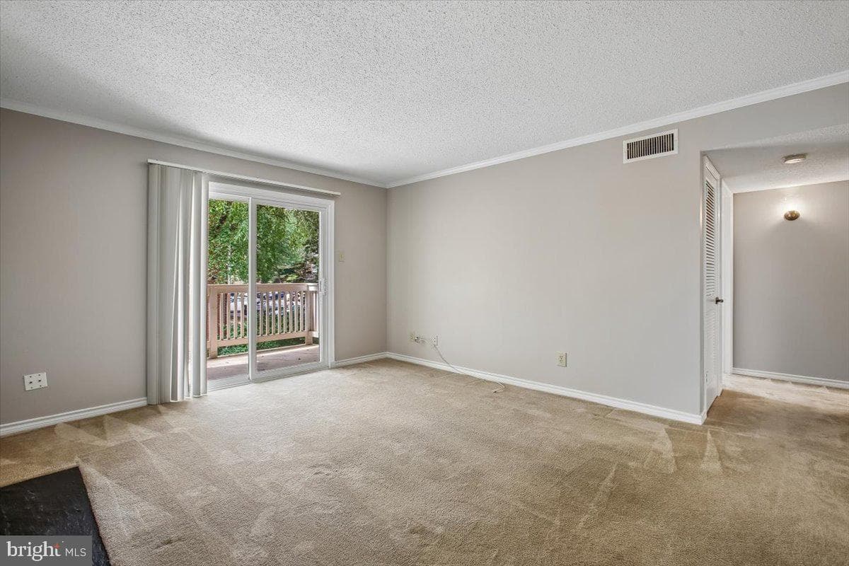 1530 Lincoln Way #203a photo 4