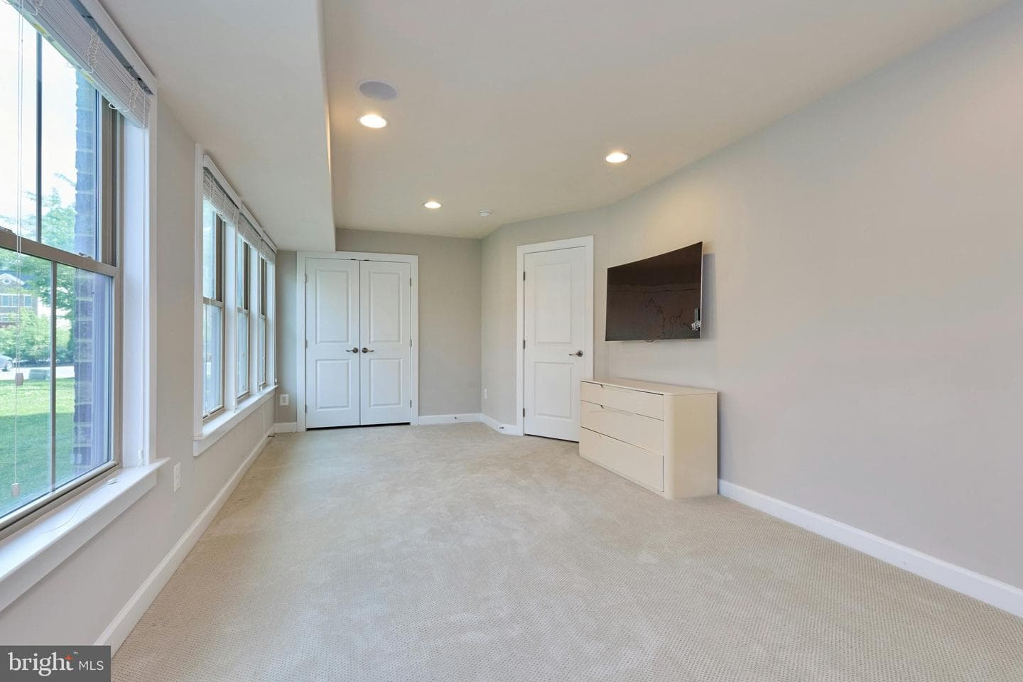 2358 Chadlington Road photo 23