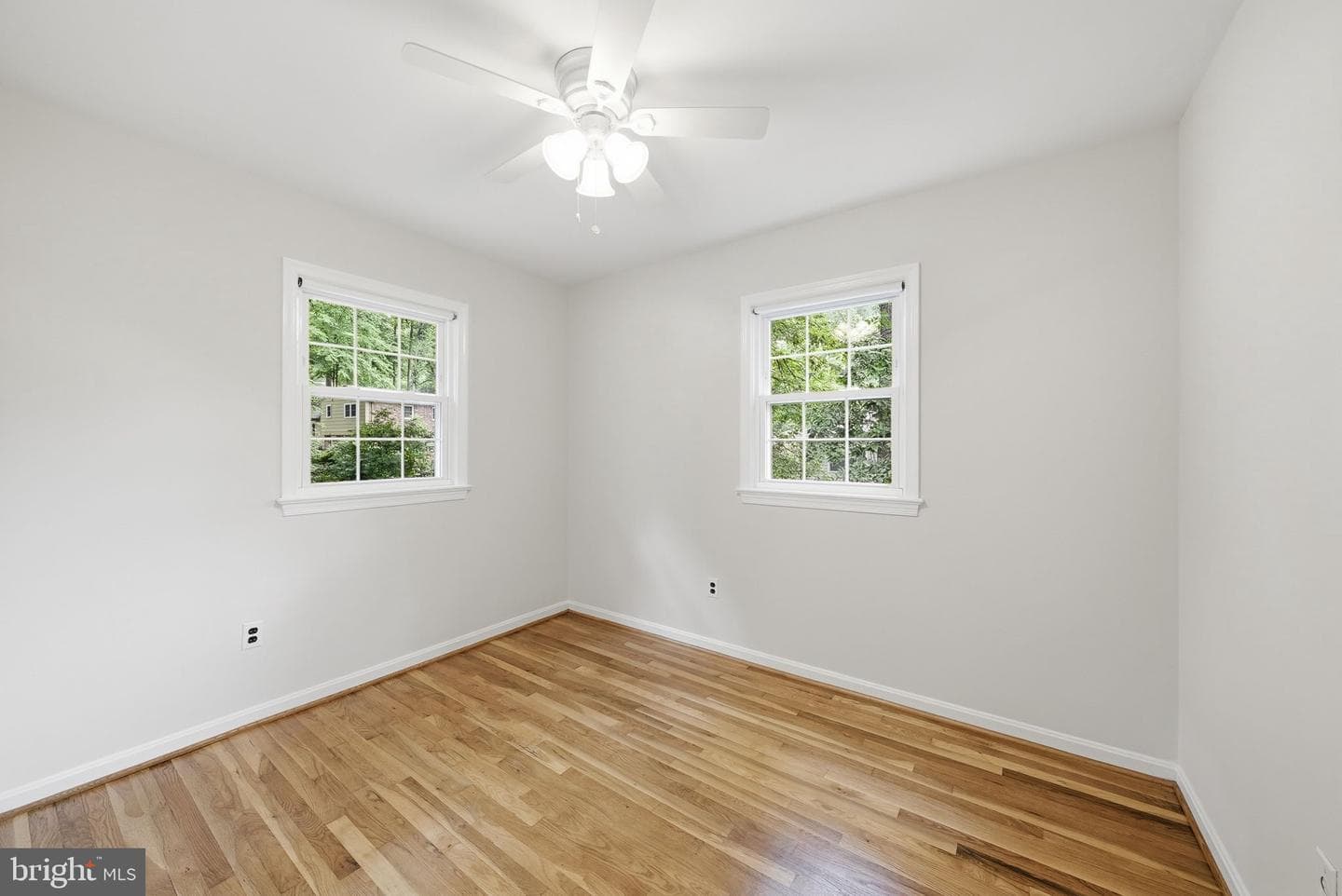 5004 Linette Lane photo 34