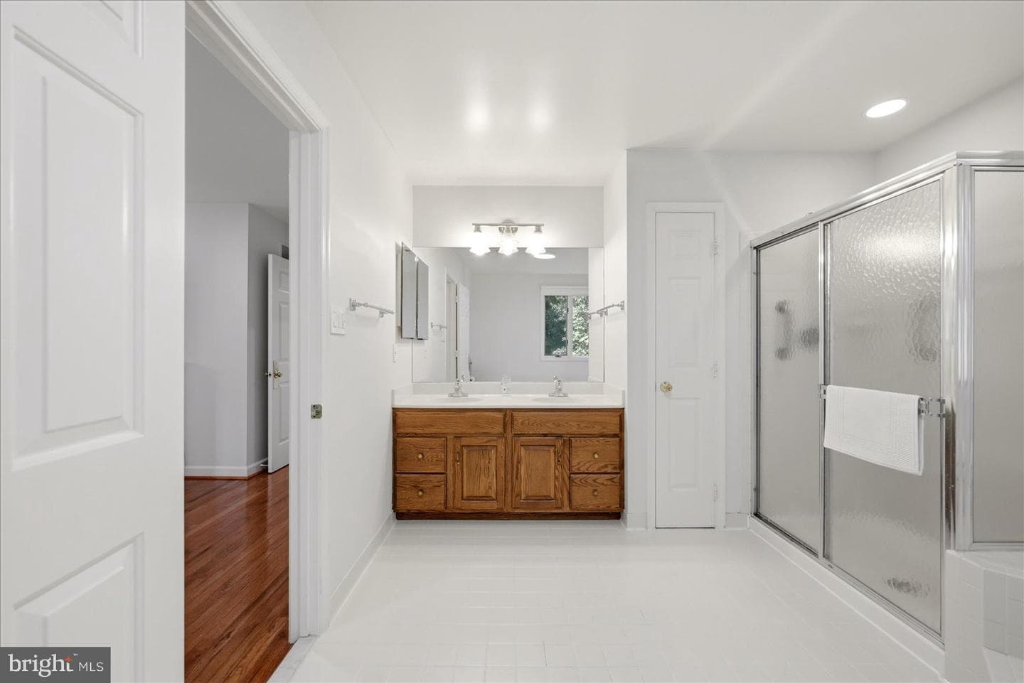 8814 Surrey Court photo 15