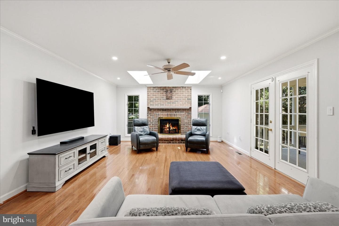 8814 Surrey Court photo 3