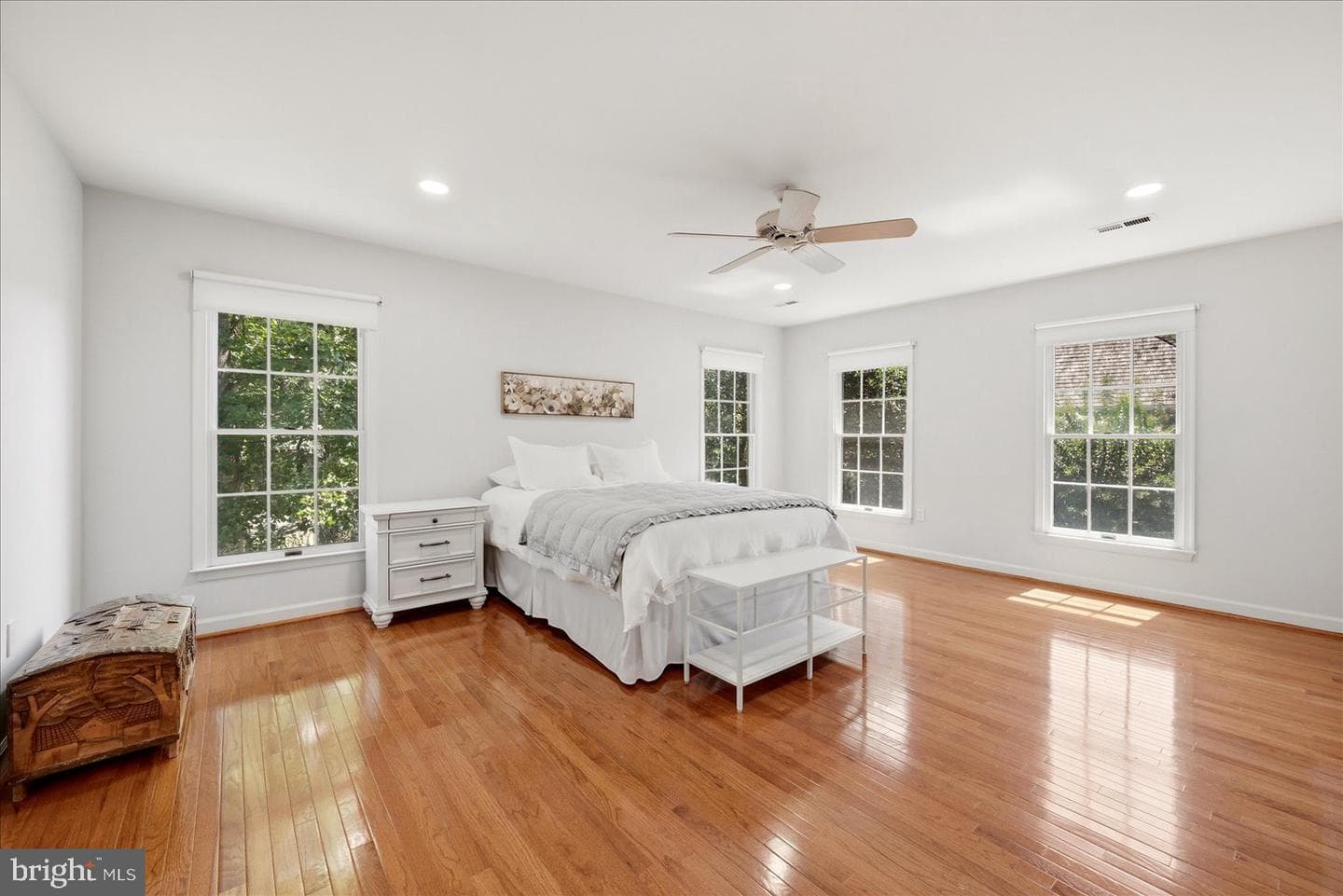 8814 Surrey Court photo 5