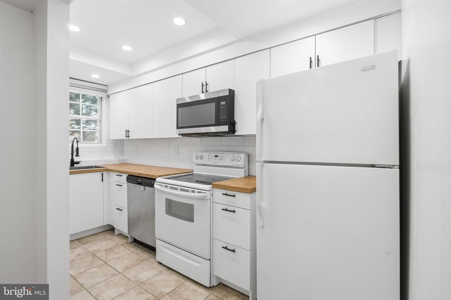 2900 Peyton Randolph Drive #201 photo 13