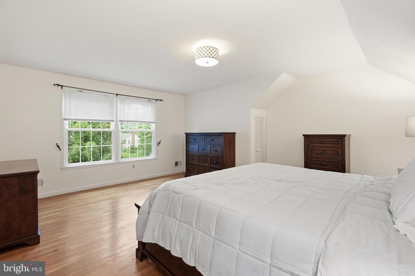 8900 Queen Elizabeth Boulevard photo 15