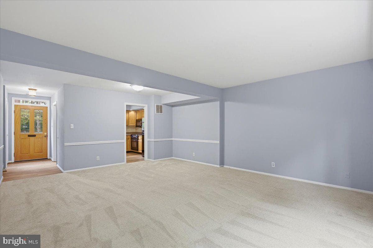 7674 Tiverton Drive photo 9