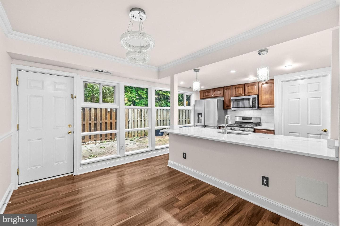 4471 Forest Glen Court photo 9