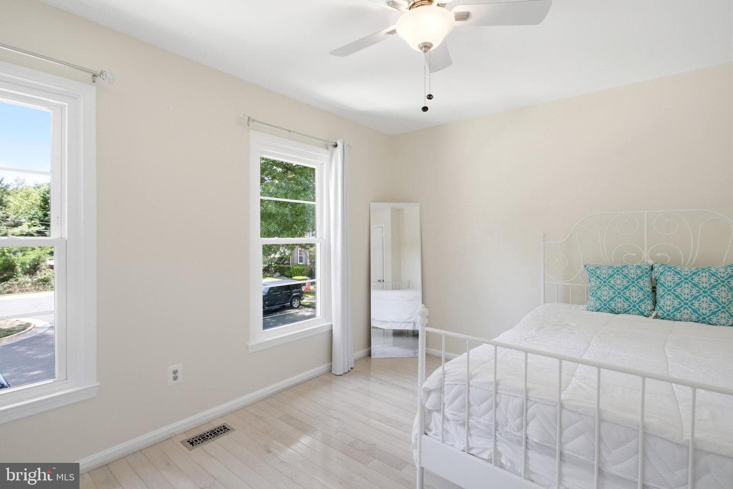 8434 Springfield Oaks Drive photo 27