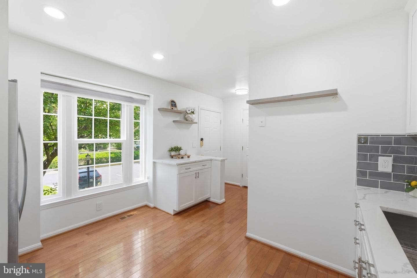 6052 Kestner Circle photo 4
