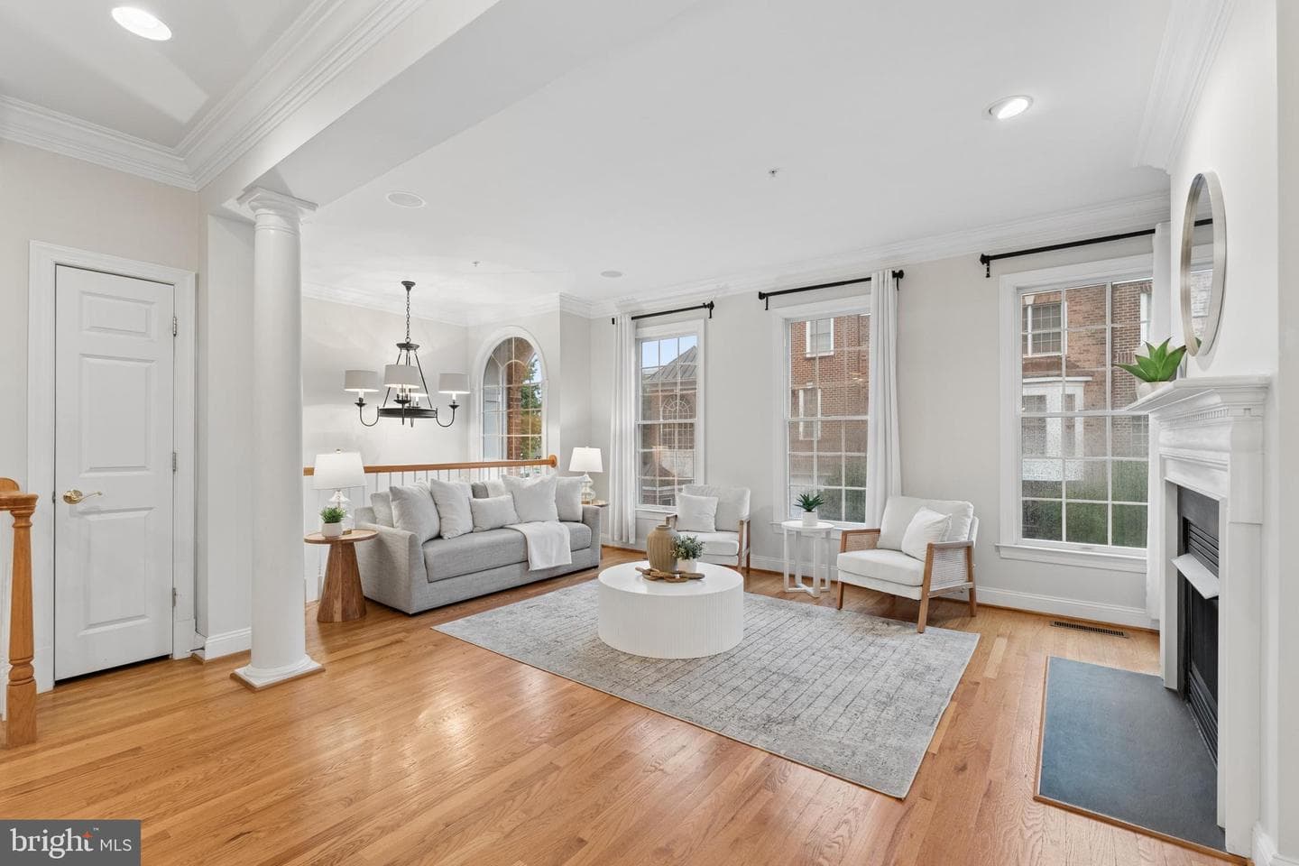 1313 Mclean Crest Court photo 4