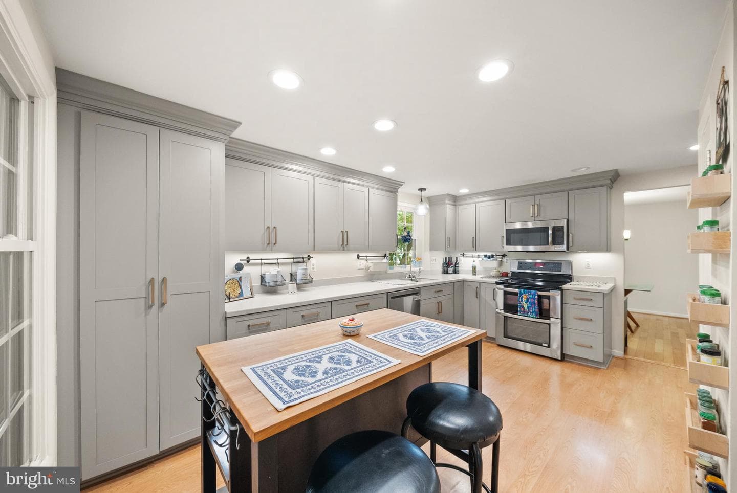 2655 Petersborough Street photo 8