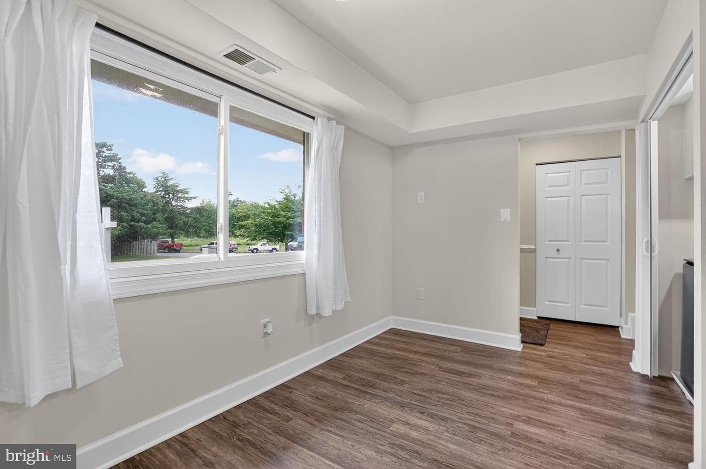 858 Dogwood Court photo 4
